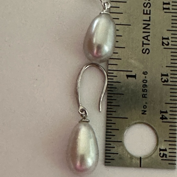 8.4mm Gray Cultured Pearl Earrings - 925 Sterling Silver - Picture 4 of 7